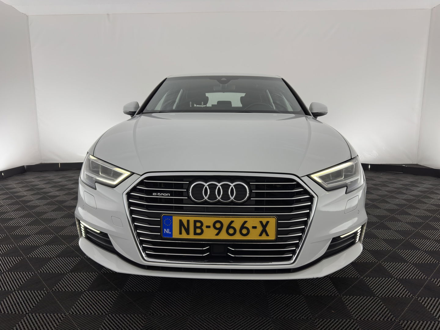 Audi A3 Sportback 1.4 e-tron Lease Edition PHEV Aut. *DIGI-COCKPIT | FULL-LED | ADAPTIVE-CRUISE | LANE-ASSIST | KEYLESS | SPORT-SEATS | NAVI-FULLMAP | ECC | PRIVACY-GLASS | PDC | CRUISE | 17''ALU*