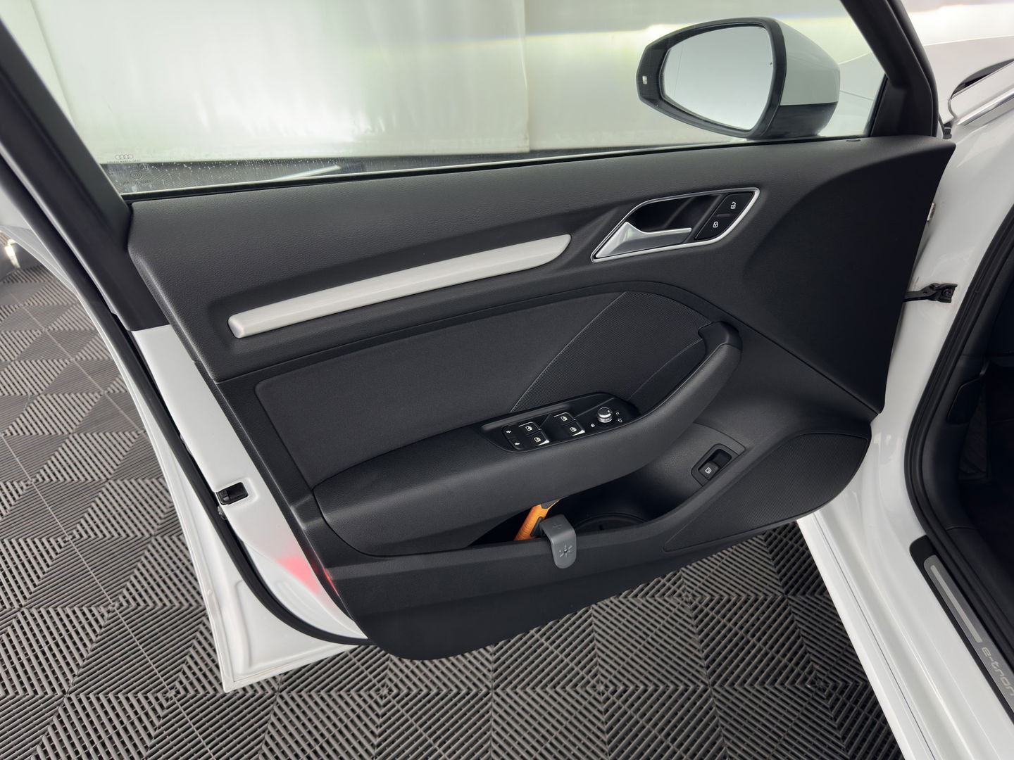 Audi A3 Sportback 1.4 e-tron Lease Edition PHEV Aut. *DIGI-COCKPIT | FULL-LED | ADAPTIVE-CRUISE | LANE-ASSIST | KEYLESS | SPORT-SEATS | NAVI-FULLMAP | ECC | PRIVACY-GLASS | PDC | CRUISE | 17''ALU*