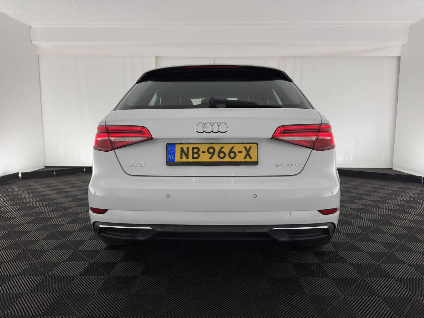 Audi A3 Sportback 1.4 e-tron Lease Edition PHEV Aut. *DIGI-COCKPIT | FULL-LED | ADAPTIVE-CRUISE | LANE-ASSIST | KEYLESS | SPORT-SEATS | NAVI-FULLMAP | ECC | PRIVACY-GLASS | PDC | CRUISE | 17''ALU*