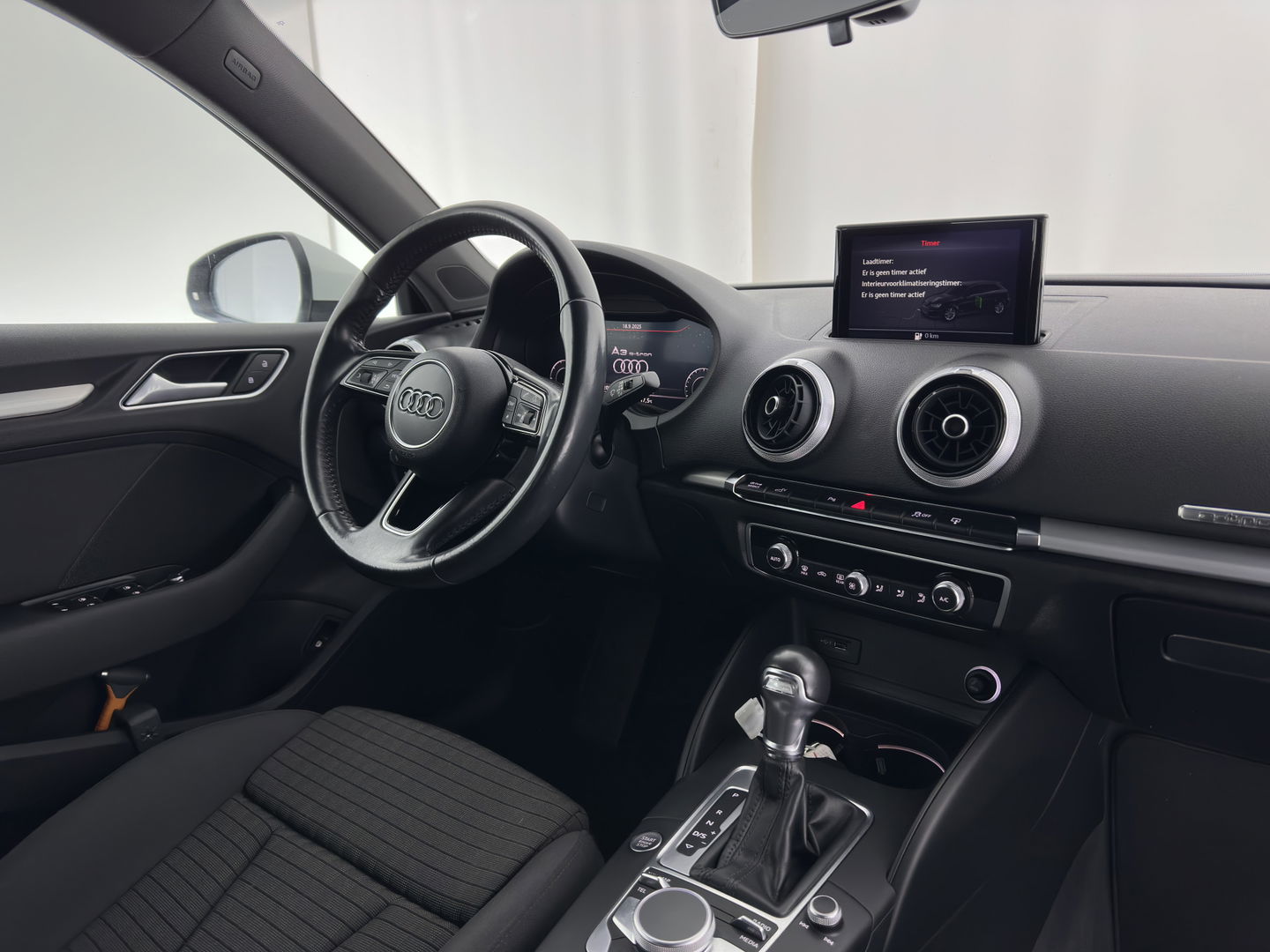 Audi A3 Sportback 1.4 e-tron Lease Edition PHEV Aut. *DIGI-COCKPIT | FULL-LED | ADAPTIVE-CRUISE | LANE-ASSIST | KEYLESS | SPORT-SEATS | NAVI-FULLMAP | ECC | PRIVACY-GLASS | PDC | CRUISE | 17''ALU*