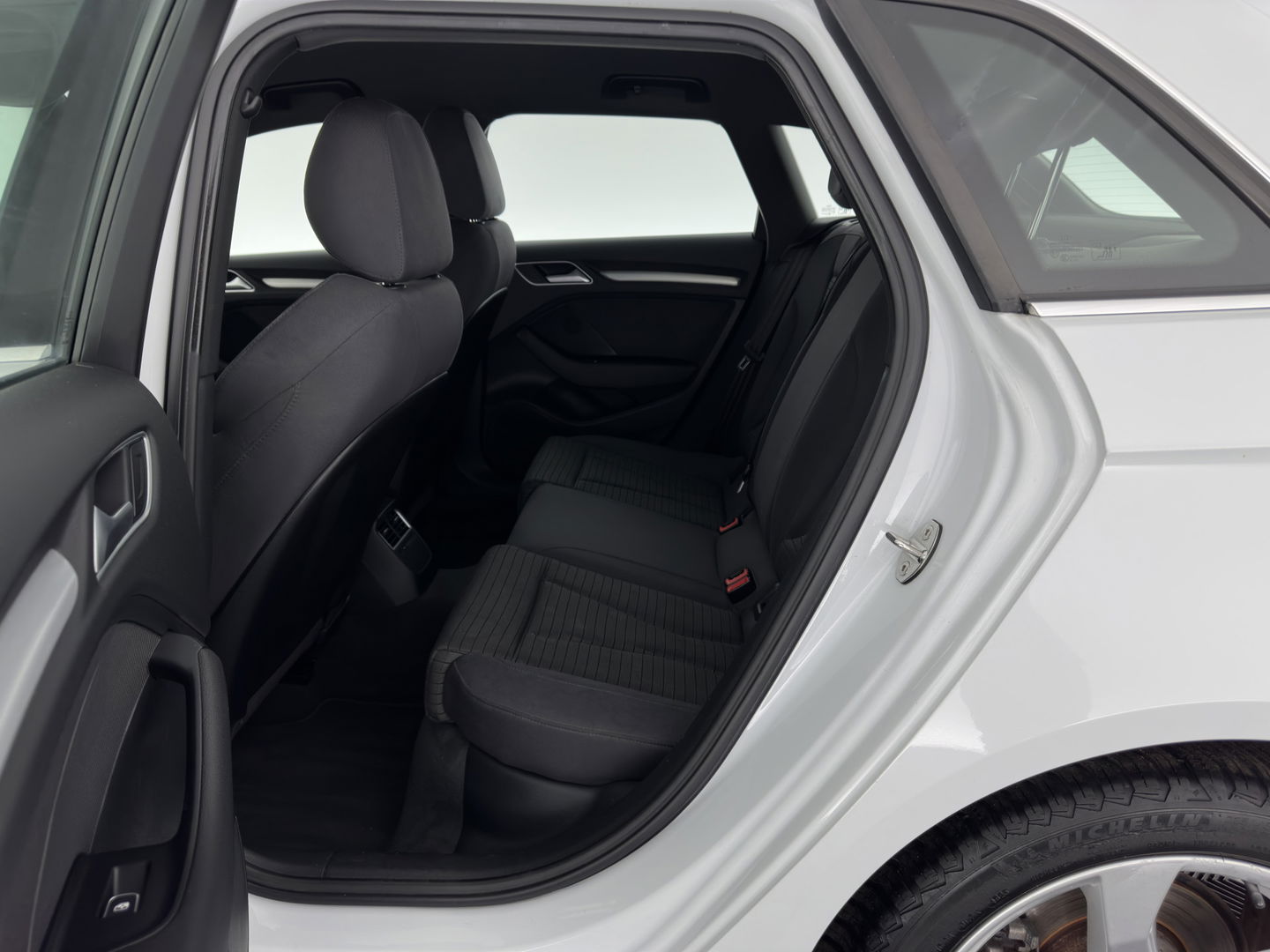 Audi A3 Sportback 1.4 e-tron Lease Edition PHEV Aut. *DIGI-COCKPIT | FULL-LED | ADAPTIVE-CRUISE | LANE-ASSIST | KEYLESS | SPORT-SEATS | NAVI-FULLMAP | ECC | PRIVACY-GLASS | PDC | CRUISE | 17''ALU*