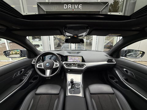 BMW 3 Serie Touring 330e High Ex. M-sport plus|SOH98%|Pano|Laser|CoPilot|HiFi|Trekhaak|Dravit grey