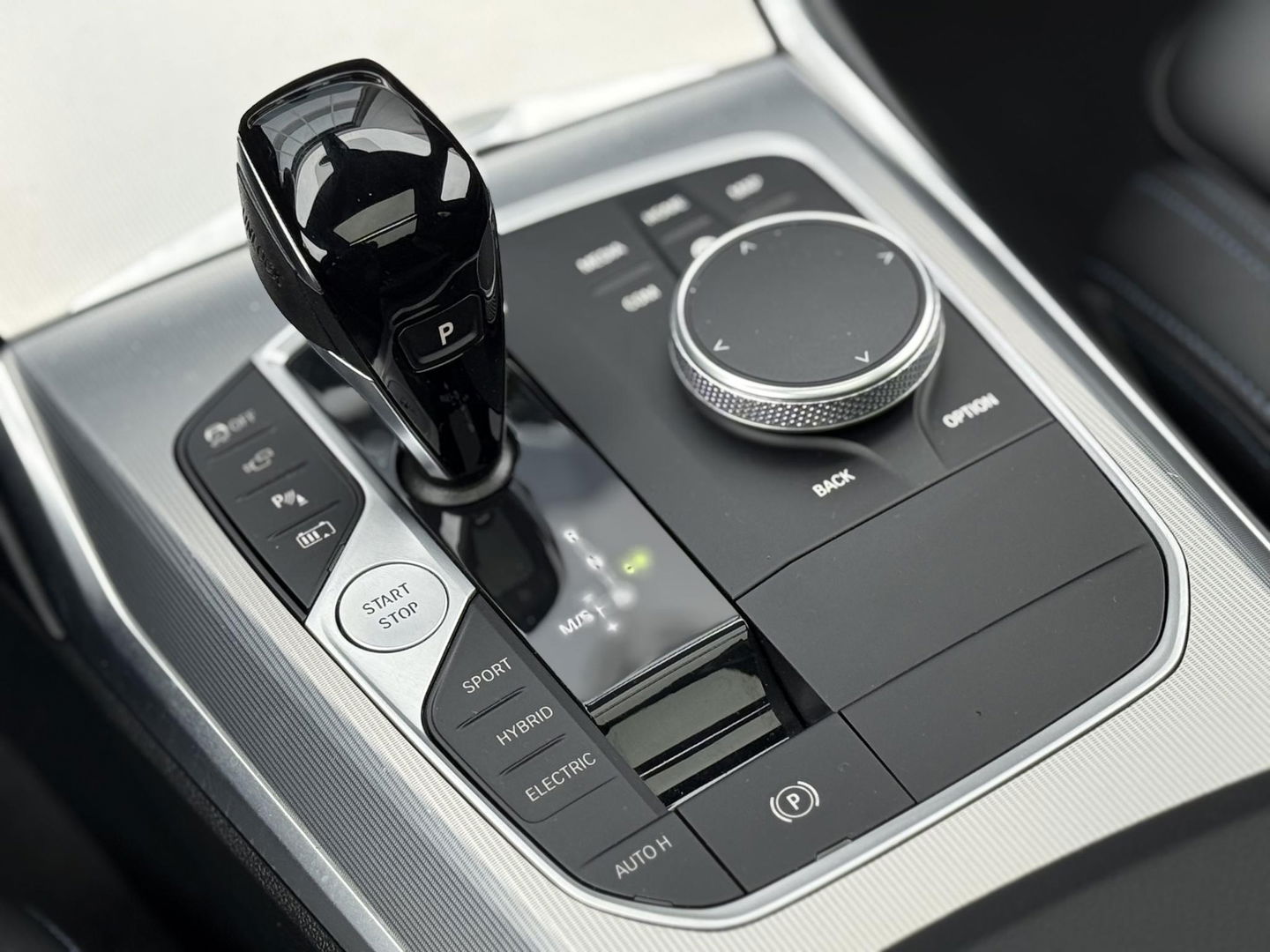 BMW 3 Serie Touring 330e High Ex. M-sport plus|SOH98%|Pano|Laser|CoPilot|HiFi|Trekhaak|Dravit grey