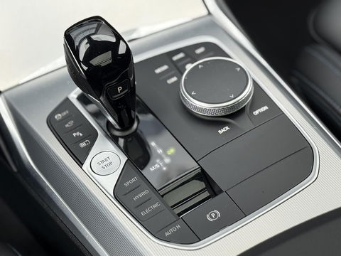 BMW 3 Serie Touring 330e High Ex. M-sport plus|SOH98%|Pano|Laser|CoPilot|HiFi|Trekhaak|Dravit grey