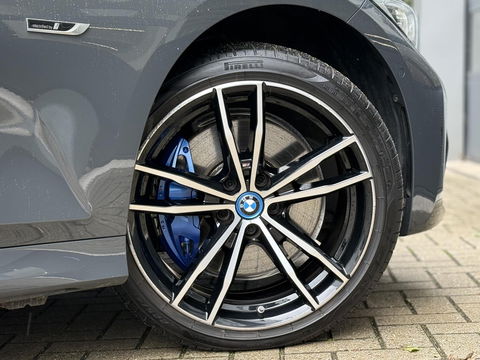 BMW 3 Serie Touring 330e High Ex. M-sport plus|SOH98%|Pano|Laser|CoPilot|HiFi|Trekhaak|Dravit grey