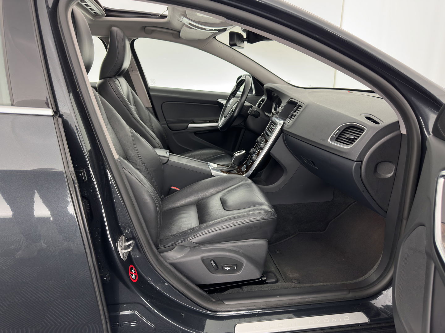 Volvo V60 2.4 D6 AWD Plug-In Hybrid Summum Aut. *PANO | LUXURY-LEATHER | XENON | MEMORY-PACK | HEATED-COMFORTSEATS | NAVI-FULLMAP | CAMERA | ECC | PDC | CRUISE | 17''ALU*