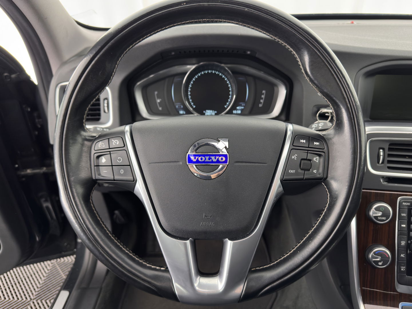 Volvo V60 2.4 D6 AWD Plug-In Hybrid Summum Aut. *PANO | LUXURY-LEATHER | XENON | MEMORY-PACK | HEATED-COMFORTSEATS | NAVI-FULLMAP | CAMERA | ECC | PDC | CRUISE | 17''ALU*