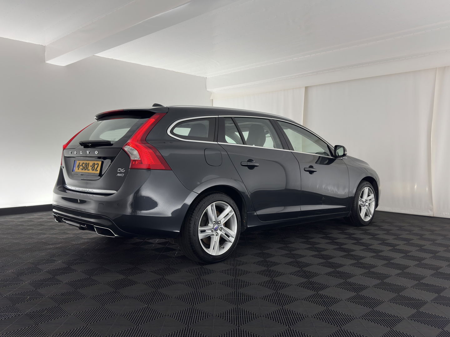 Volvo V60 2.4 D6 AWD Plug-In Hybrid Summum Aut. *PANO | LUXURY-LEATHER | XENON | MEMORY-PACK | HEATED-COMFORTSEATS | NAVI-FULLMAP | CAMERA | ECC | PDC | CRUISE | 17''ALU*