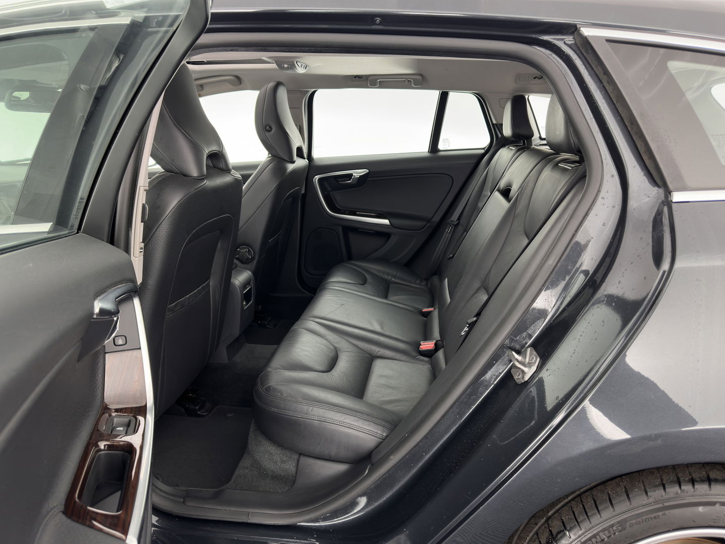 Volvo V60 2.4 D6 AWD Plug-In Hybrid Summum Aut. *PANO | LUXURY-LEATHER | XENON | MEMORY-PACK | HEATED-COMFORTSEATS | NAVI-FULLMAP | CAMERA | ECC | PDC | CRUISE | 17''ALU*