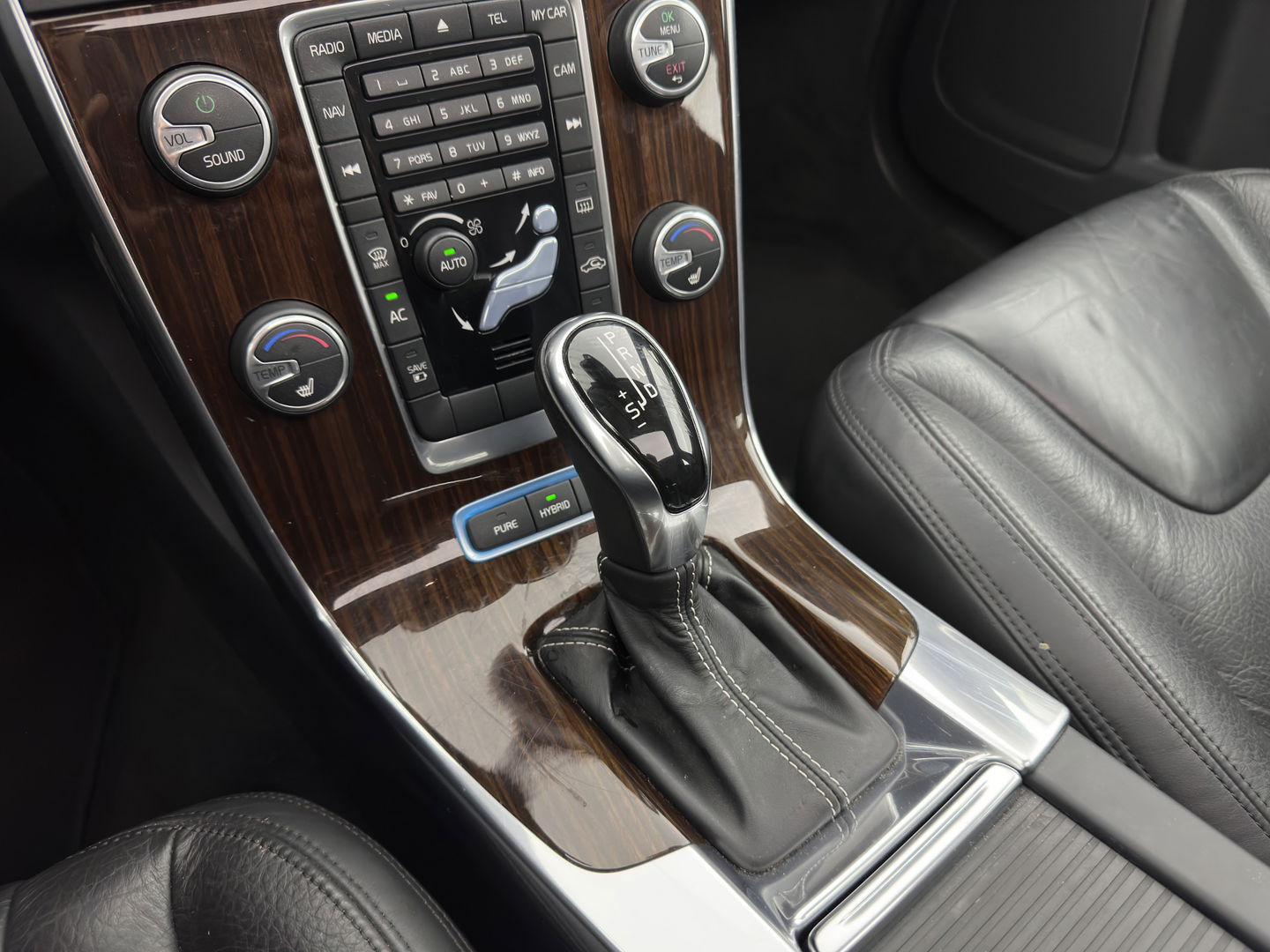 Volvo V60 2.4 D6 AWD Plug-In Hybrid Summum Aut. *PANO | LUXURY-LEATHER | XENON | MEMORY-PACK | HEATED-COMFORTSEATS | NAVI-FULLMAP | CAMERA | ECC | PDC | CRUISE | 17''ALU*