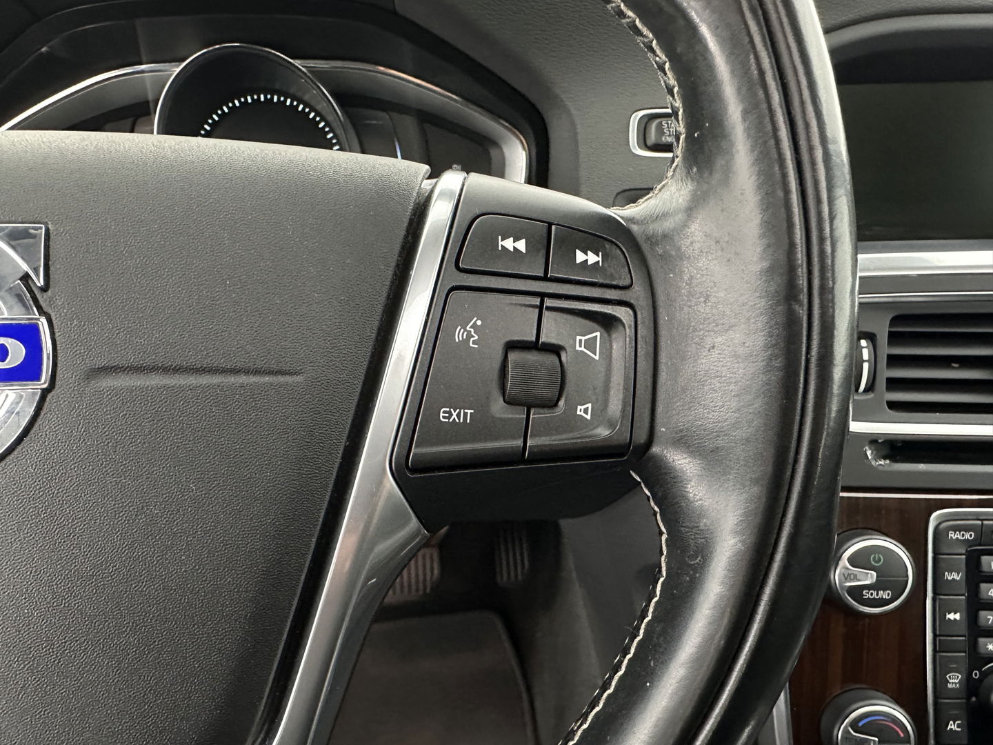 Volvo V60 2.4 D6 AWD Plug-In Hybrid Summum Aut. *PANO | LUXURY-LEATHER | XENON | MEMORY-PACK | HEATED-COMFORTSEATS | NAVI-FULLMAP | CAMERA | ECC | PDC | CRUISE | 17''ALU*