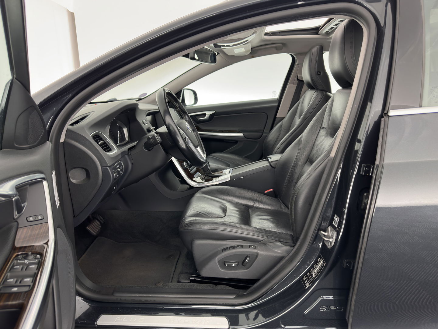 Volvo V60 2.4 D6 AWD Plug-In Hybrid Summum Aut. *PANO | LUXURY-LEATHER | XENON | MEMORY-PACK | HEATED-COMFORTSEATS | NAVI-FULLMAP | CAMERA | ECC | PDC | CRUISE | 17''ALU*