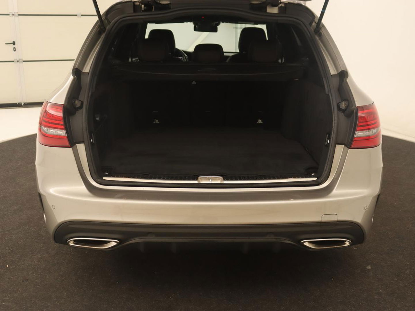 Mercedes-Benz C-Klasse 200 Business Solution AMG | Leder | Carplay | Navigatie | Stoelverwarming | Camera | Adaptive cruise | Full LED | LMV 18 inch