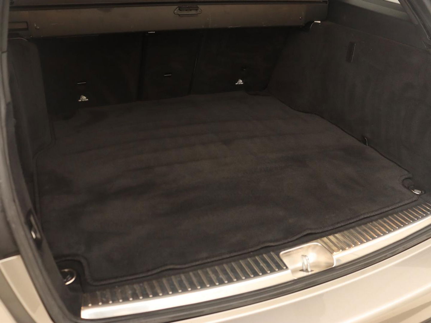 Mercedes-Benz C-Klasse 200 Business Solution AMG | Leder | Carplay | Navigatie | Stoelverwarming | Camera | Adaptive cruise | Full LED | LMV 18 inch
