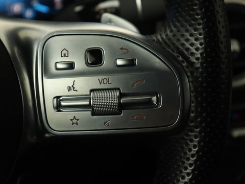 Mercedes-Benz C-Klasse 200 Business Solution AMG | Leder | Carplay | Navigatie | Stoelverwarming | Camera | Adaptive cruise | Full LED | LMV 18 inch