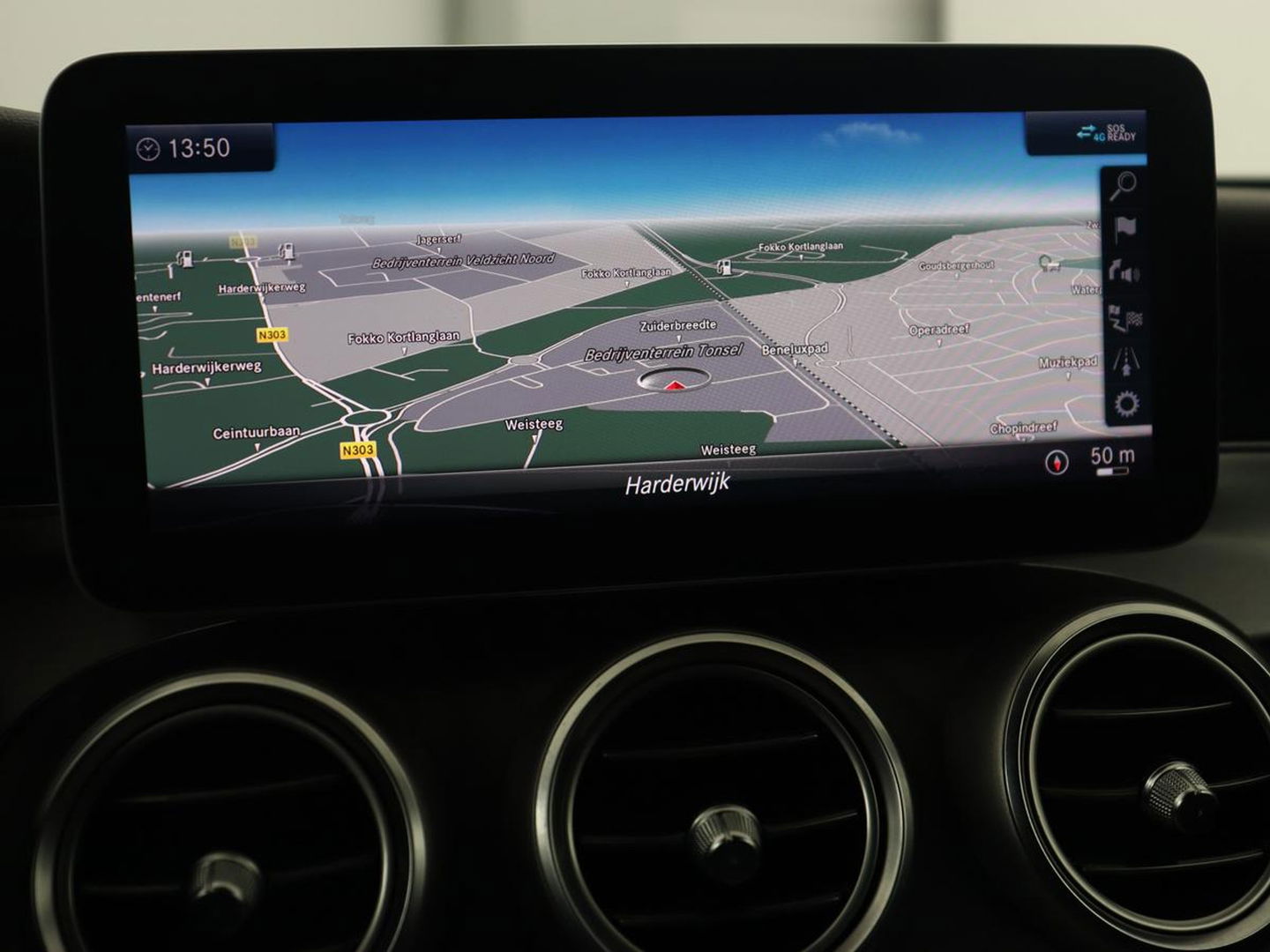 Mercedes-Benz C-Klasse 200 Business Solution AMG | Leder | Carplay | Navigatie | Stoelverwarming | Camera | Adaptive cruise | Full LED | LMV 18 inch