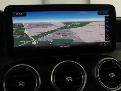 Mercedes-Benz C-Klasse 200 Business Solution AMG | Leder | Carplay | Navigatie | Stoelverwarming | Camera | Adaptive cruise | Full LED | LMV 18 inch