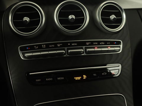 Mercedes-Benz C-Klasse 200 Business Solution AMG | Leder | Carplay | Navigatie | Stoelverwarming | Camera | Adaptive cruise | Full LED | LMV 18 inch