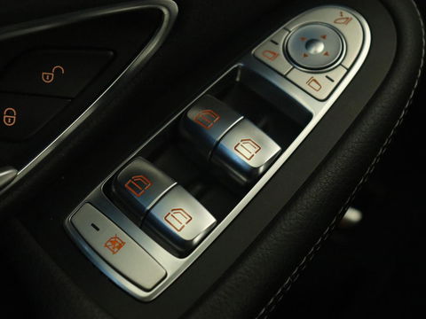 Mercedes-Benz C-Klasse 200 Business Solution AMG | Leder | Carplay | Navigatie | Stoelverwarming | Camera | Adaptive cruise | Full LED | LMV 18 inch