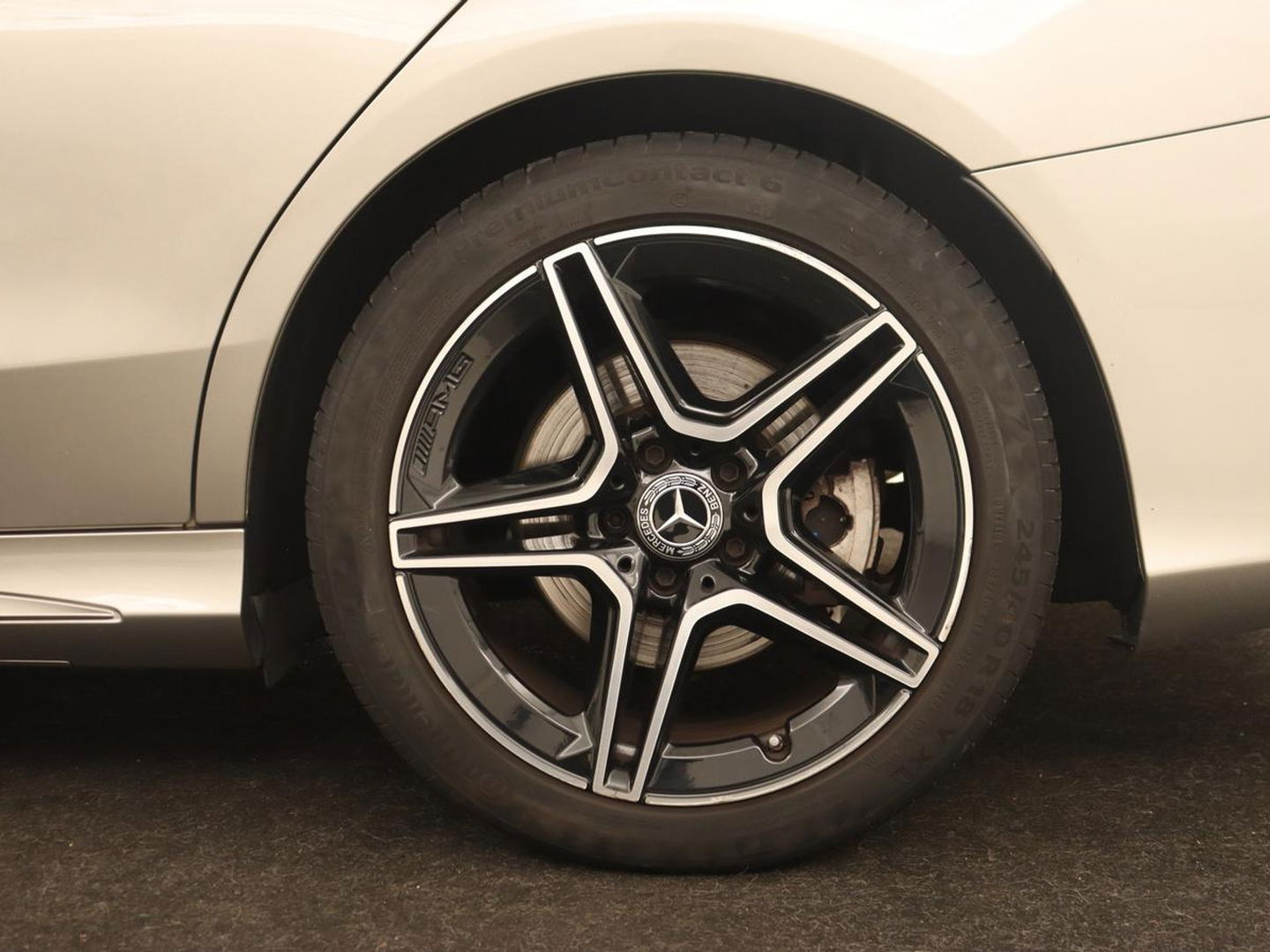 Mercedes-Benz C-Klasse 200 Business Solution AMG | Leder | Carplay | Navigatie | Stoelverwarming | Camera | Adaptive cruise | Full LED | LMV 18 inch