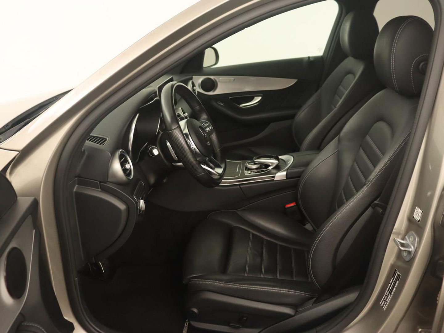 Mercedes-Benz C-Klasse 200 Business Solution AMG | Leder | Carplay | Navigatie | Stoelverwarming | Camera | Adaptive cruise | Full LED | LMV 18 inch