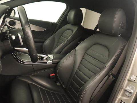 Mercedes-Benz C-Klasse 200 Business Solution AMG | Leder | Carplay | Navigatie | Stoelverwarming | Camera | Adaptive cruise | Full LED | LMV 18 inch