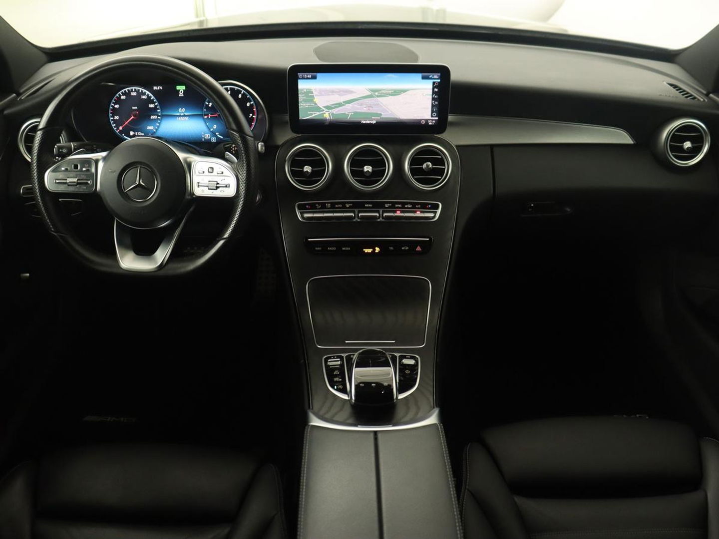 Mercedes-Benz C-Klasse 200 Business Solution AMG | Leder | Carplay | Navigatie | Stoelverwarming | Camera | Adaptive cruise | Full LED | LMV 18 inch