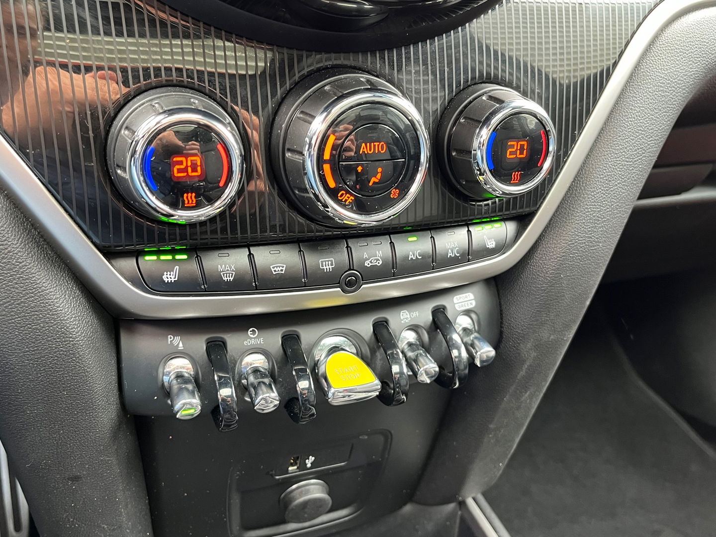 MINI Countryman 2.0 Cooper S E ALL4 JCW|Pano|Head-Up|Camera|ACC|Carplay|Leder|Keyless|220PK
