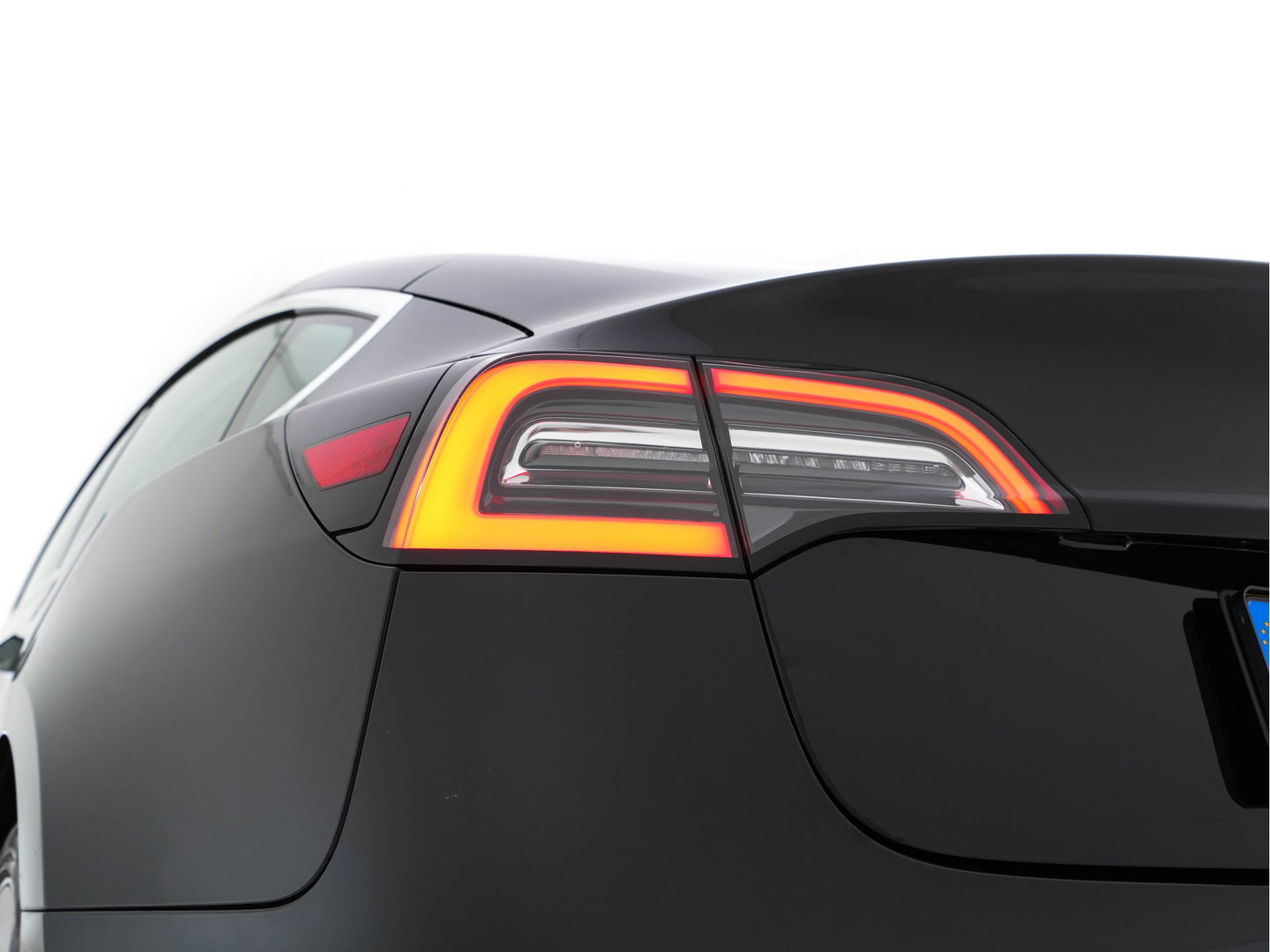 Tesla Model 3 Standard RWD Plus 60 kWh [ 3-Fase ] {SOH-84%} (INCL-BTW) Aut. *PANO | AUTO-PILOT | LUXURY-LEATHER | KEYLESS | FULL-LED | MEMORY-PACK | SURROUND-VIEW | DAB | CARPLAY | DIGI-COCKPIT | LANE-ASSIST | COMFORT-SEATS | 18"ALU*