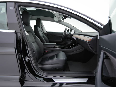 Tesla Model 3 Standard RWD Plus 60 kWh [ 3-Fase ] {SOH-84%} (INCL-BTW) Aut. *PANO | AUTO-PILOT | LUXURY-LEATHER | KEYLESS | FULL-LED | MEMORY-PACK | SURROUND-VIEW | DAB | CARPLAY | DIGI-COCKPIT | LANE-ASSIST | COMFORT-SEATS | 18"ALU*
