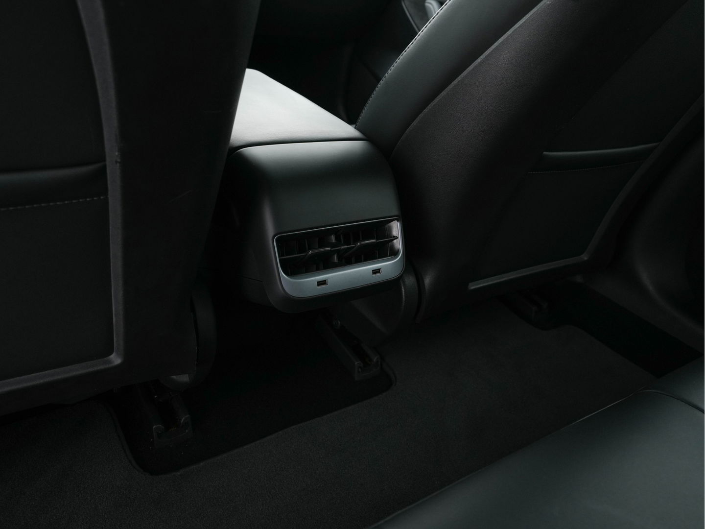 Tesla Model 3 Standard RWD Plus 60 kWh [ 3-Fase ] {SOH-84%} (INCL-BTW) Aut. *PANO | AUTO-PILOT | LUXURY-LEATHER | KEYLESS | FULL-LED | MEMORY-PACK | SURROUND-VIEW | DAB | CARPLAY | DIGI-COCKPIT | LANE-ASSIST | COMFORT-SEATS | 18"ALU*