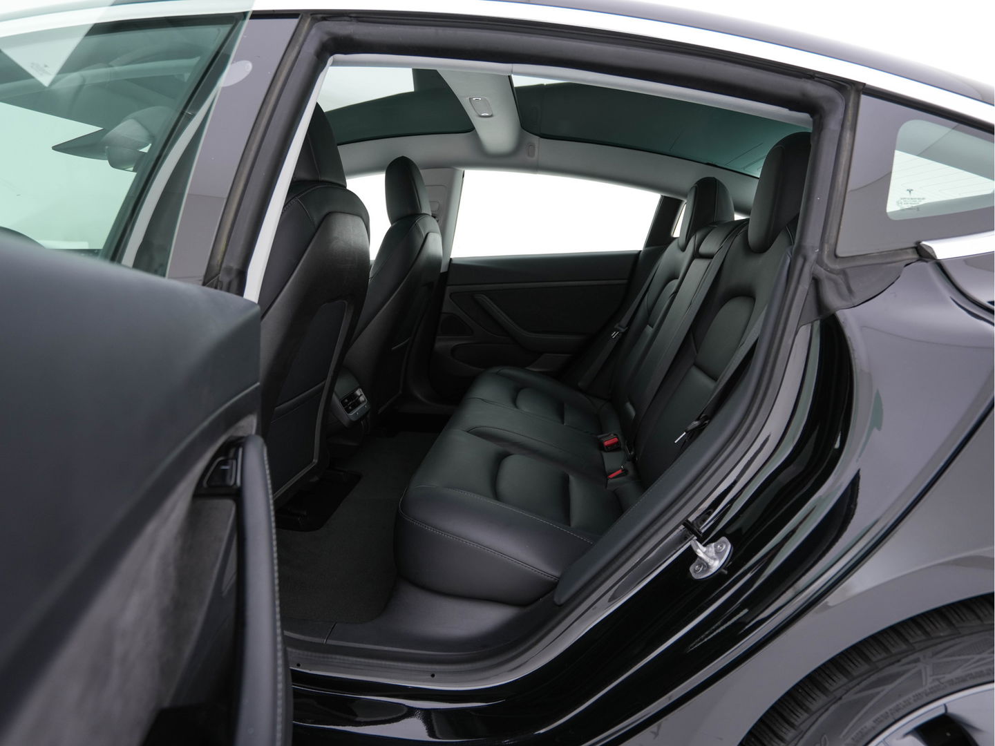 Tesla Model 3 Standard RWD Plus 60 kWh [ 3-Fase ] {SOH-84%} (INCL-BTW) Aut. *PANO | AUTO-PILOT | LUXURY-LEATHER | KEYLESS | FULL-LED | MEMORY-PACK | SURROUND-VIEW | DAB | CARPLAY | DIGI-COCKPIT | LANE-ASSIST | COMFORT-SEATS | 18"ALU*