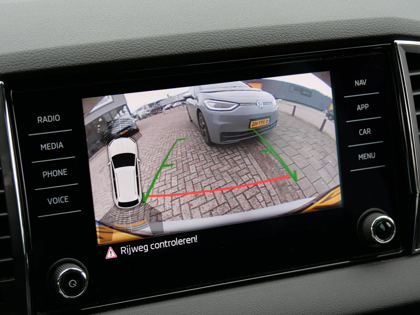 Škoda Karoq 1.5TSi SPORTLINE/ SIDE ASSIST/ ELEKT. KLEP/ CANTON AUDIO/ KEYLESS/ STEEL GRAY
