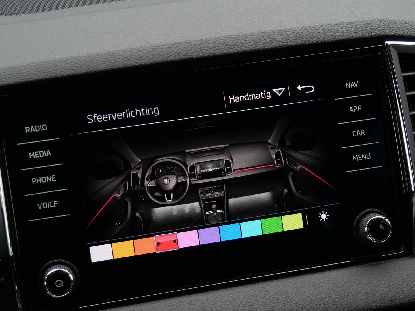 Škoda Karoq 1.5TSi SPORTLINE/ SIDE ASSIST/ ELEKT. KLEP/ CANTON AUDIO/ KEYLESS/ STEEL GRAY