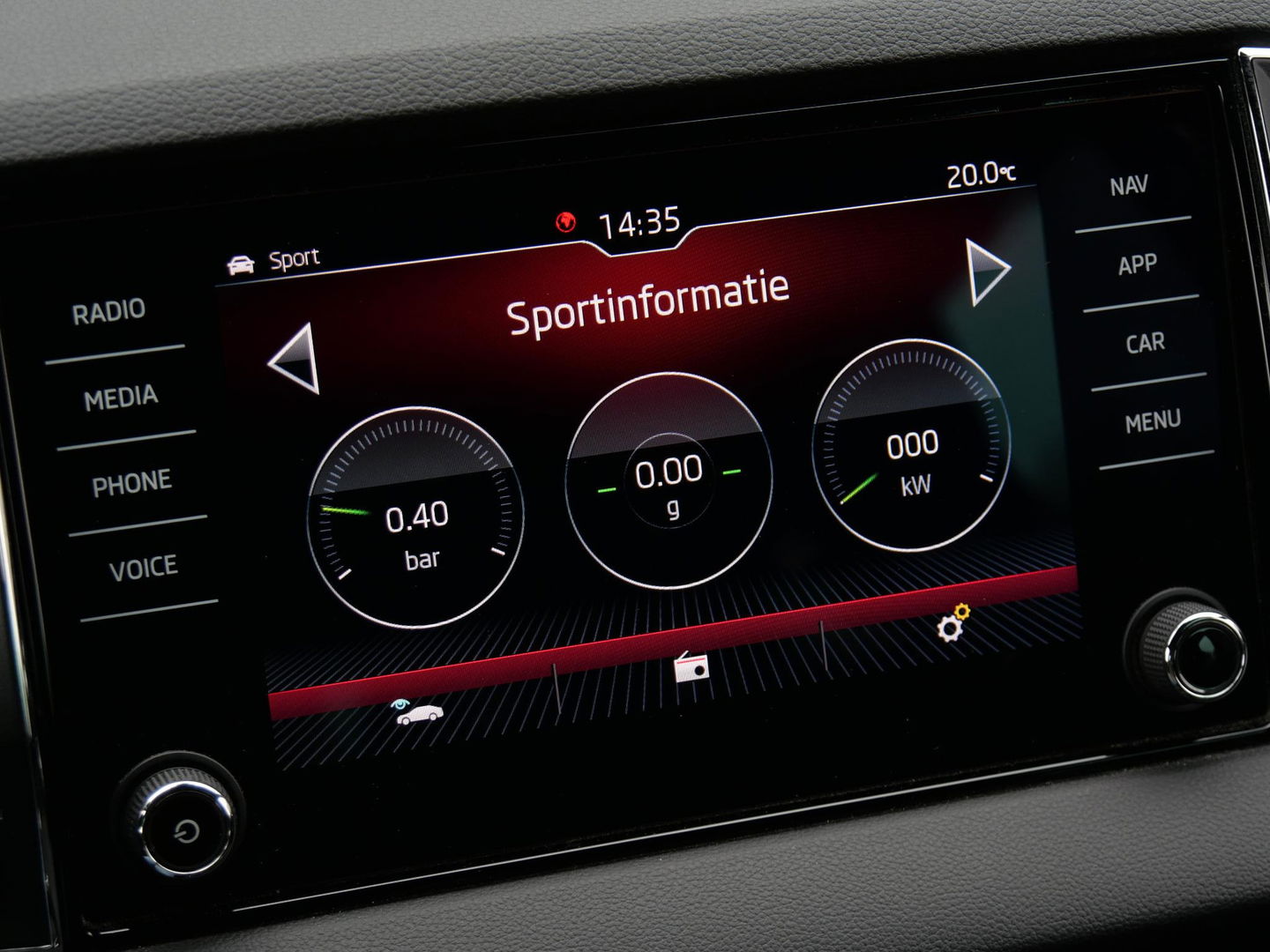 Škoda Karoq 1.5TSi SPORTLINE/ SIDE ASSIST/ ELEKT. KLEP/ CANTON AUDIO/ KEYLESS/ STEEL GRAY