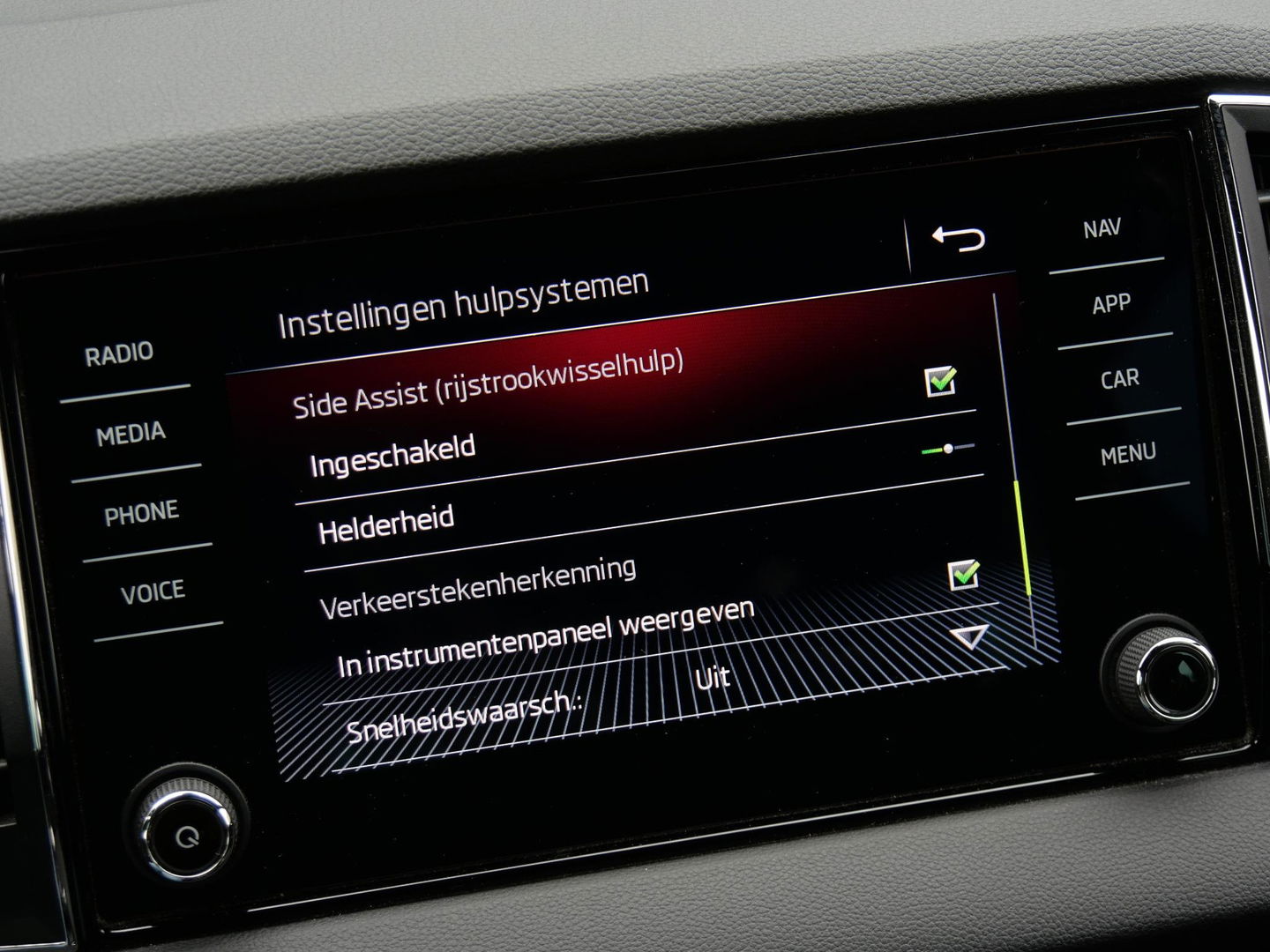 Škoda Karoq 1.5TSi SPORTLINE/ SIDE ASSIST/ ELEKT. KLEP/ CANTON AUDIO/ KEYLESS/ STEEL GRAY