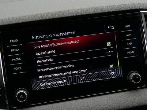 Škoda Karoq 1.5TSi SPORTLINE/ SIDE ASSIST/ ELEKT. KLEP/ CANTON AUDIO/ KEYLESS/ STEEL GRAY