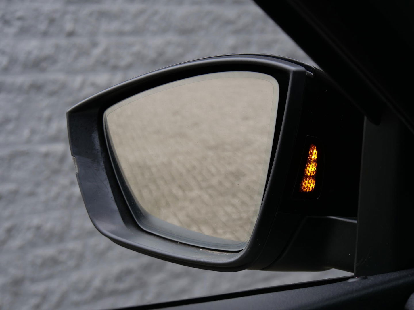 Škoda Karoq 1.5TSi SPORTLINE/ SIDE ASSIST/ ELEKT. KLEP/ CANTON AUDIO/ KEYLESS/ STEEL GRAY