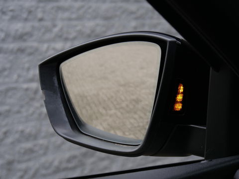 Škoda Karoq 1.5TSi SPORTLINE/ SIDE ASSIST/ ELEKT. KLEP/ CANTON AUDIO/ KEYLESS/ STEEL GRAY