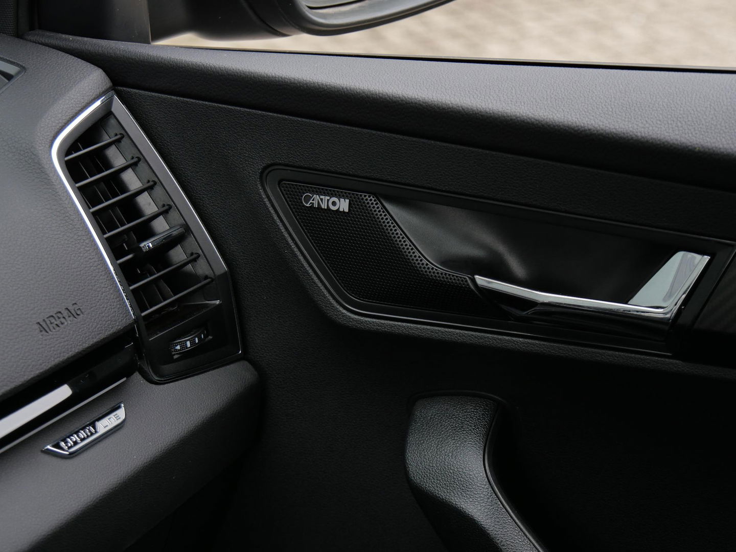 Škoda Karoq 1.5TSi SPORTLINE/ SIDE ASSIST/ ELEKT. KLEP/ CANTON AUDIO/ KEYLESS/ STEEL GRAY