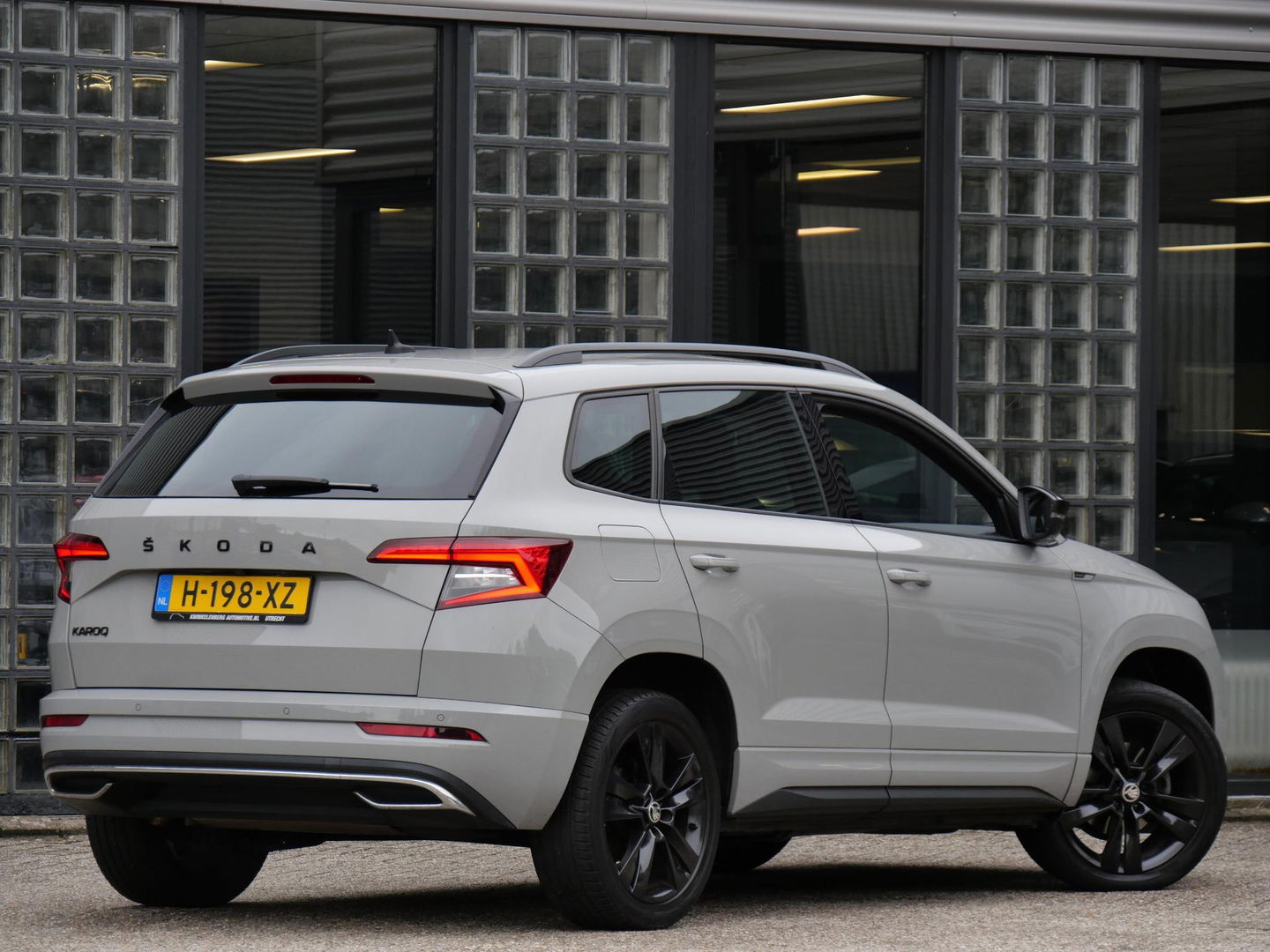 Škoda Karoq 1.5TSi SPORTLINE/ SIDE ASSIST/ ELEKT. KLEP/ CANTON AUDIO/ KEYLESS/ STEEL GRAY