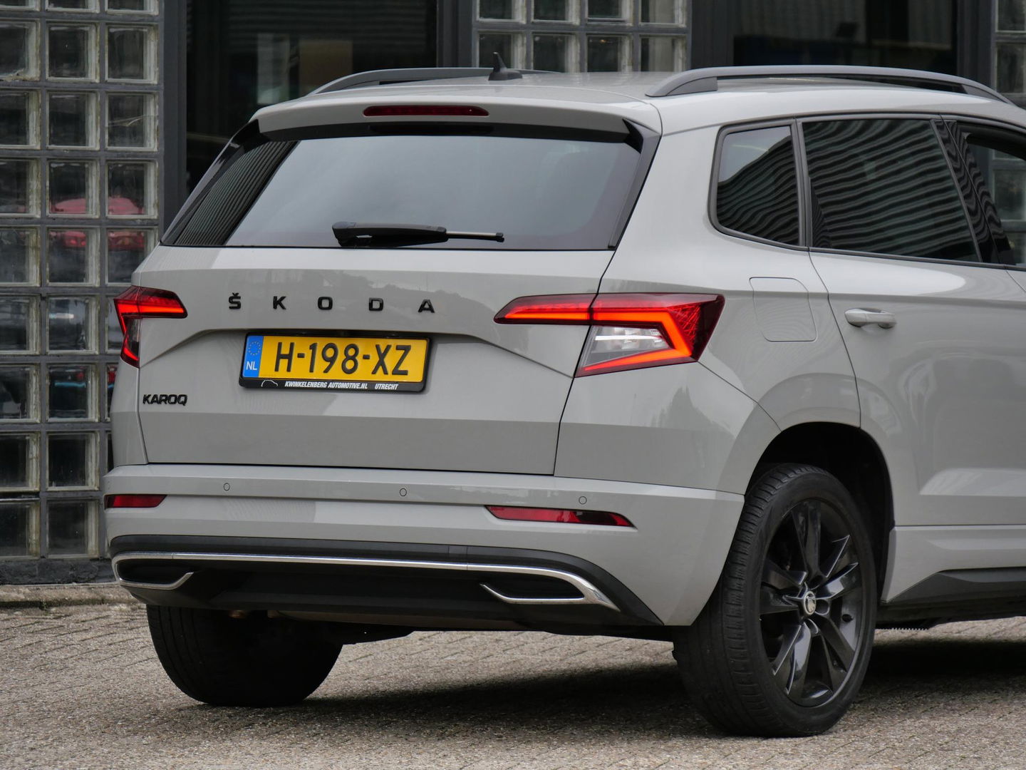 Škoda Karoq 1.5TSi SPORTLINE/ SIDE ASSIST/ ELEKT. KLEP/ CANTON AUDIO/ KEYLESS/ STEEL GRAY