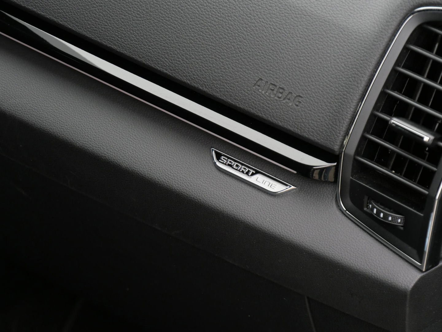 Škoda Karoq 1.5TSi SPORTLINE/ SIDE ASSIST/ ELEKT. KLEP/ CANTON AUDIO/ KEYLESS/ STEEL GRAY