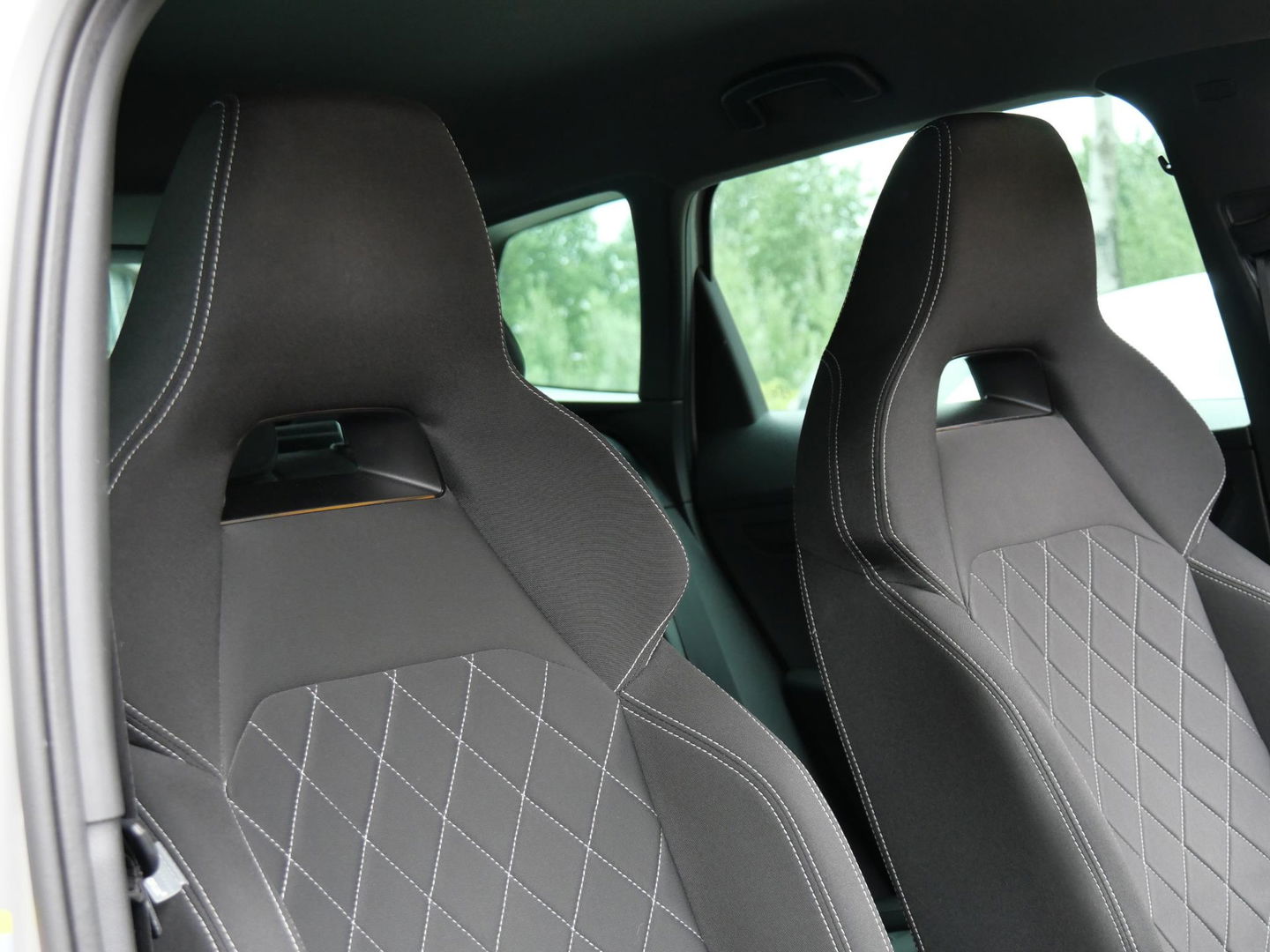 Škoda Karoq 1.5TSi SPORTLINE/ SIDE ASSIST/ ELEKT. KLEP/ CANTON AUDIO/ KEYLESS/ STEEL GRAY