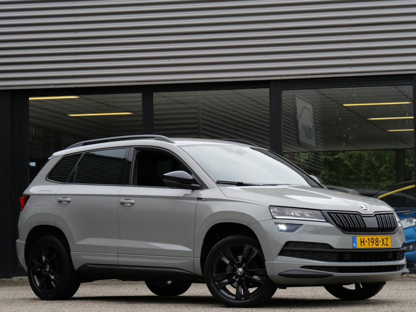 Škoda Karoq 1.5TSi SPORTLINE/ SIDE ASSIST/ ELEKT. KLEP/ CANTON AUDIO/ KEYLESS/ STEEL GRAY