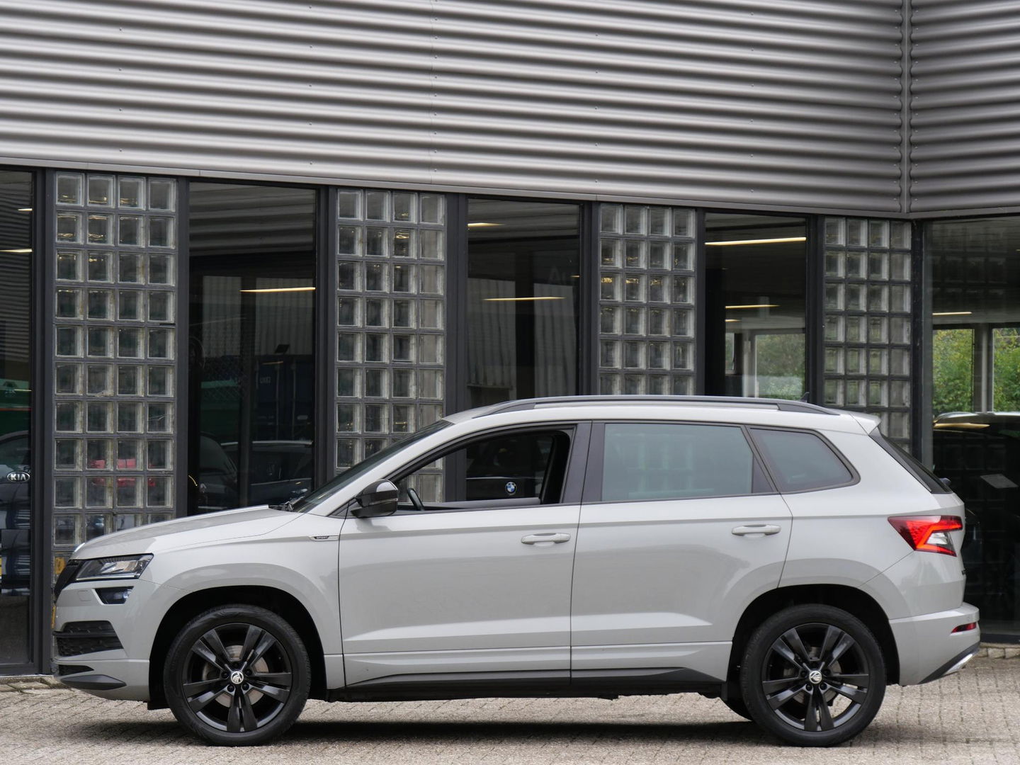 Škoda Karoq 1.5TSi SPORTLINE/ SIDE ASSIST/ ELEKT. KLEP/ CANTON AUDIO/ KEYLESS/ STEEL GRAY