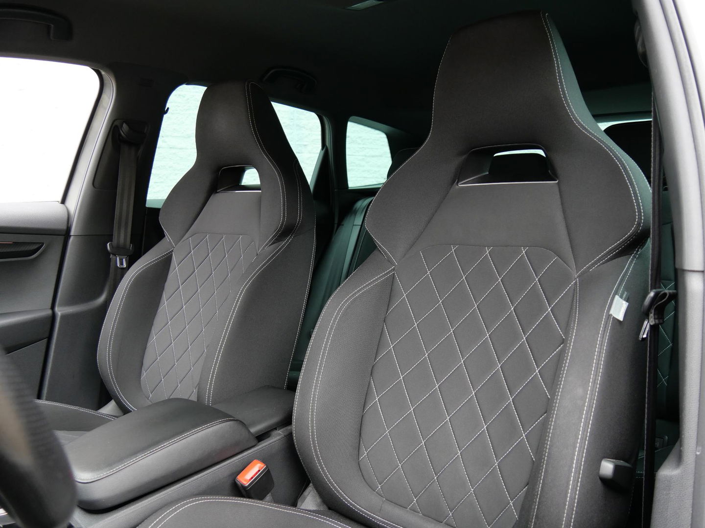 Škoda Karoq 1.5TSi SPORTLINE/ SIDE ASSIST/ ELEKT. KLEP/ CANTON AUDIO/ KEYLESS/ STEEL GRAY
