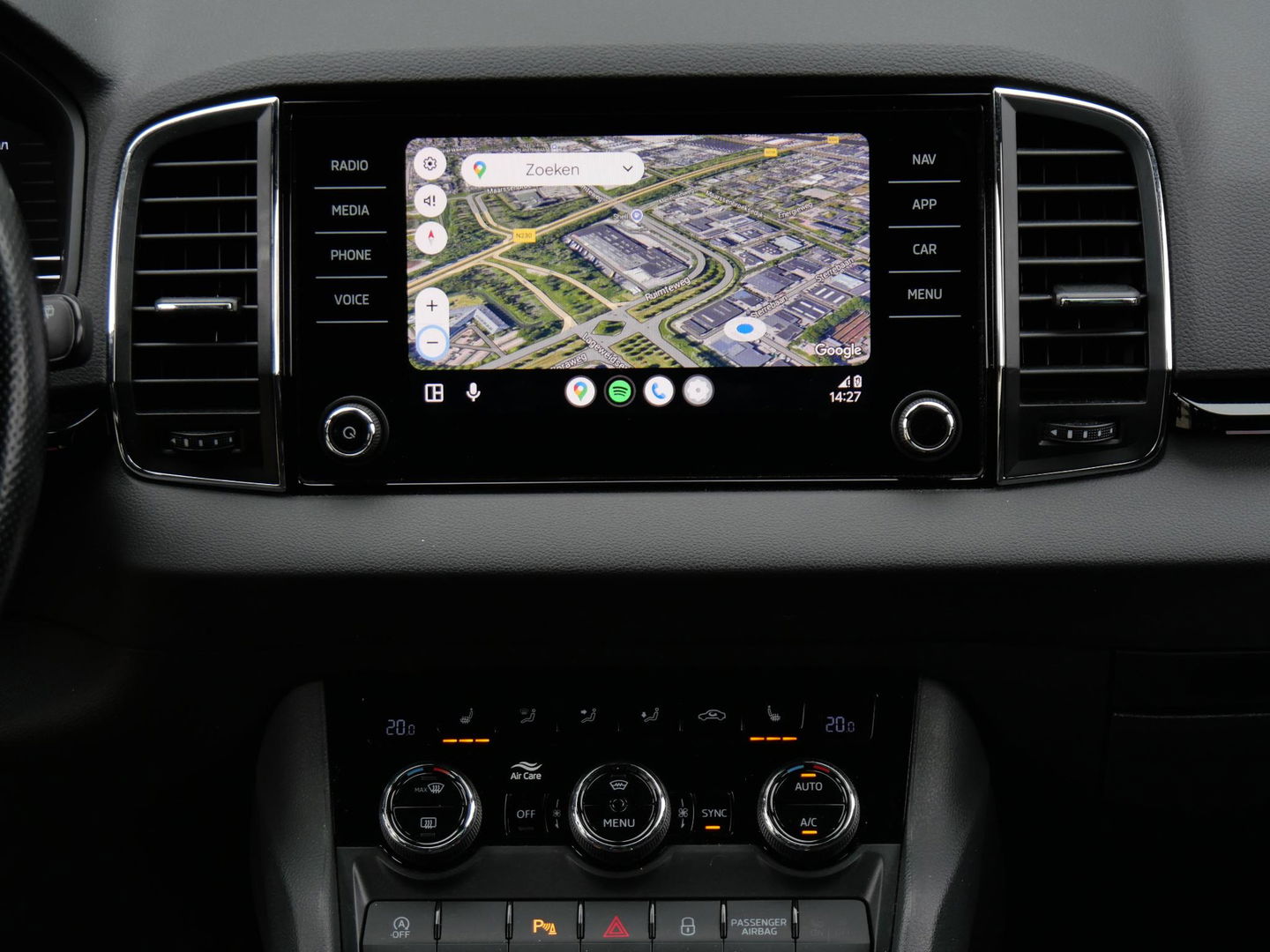 Škoda Karoq 1.5TSi SPORTLINE/ SIDE ASSIST/ ELEKT. KLEP/ CANTON AUDIO/ KEYLESS/ STEEL GRAY