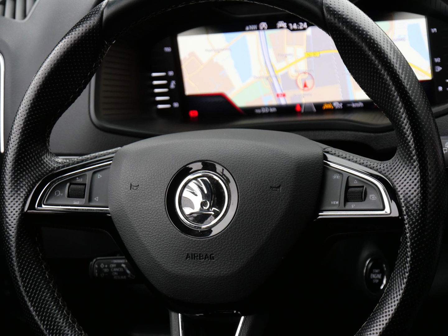 Škoda Karoq 1.5TSi SPORTLINE/ SIDE ASSIST/ ELEKT. KLEP/ CANTON AUDIO/ KEYLESS/ STEEL GRAY