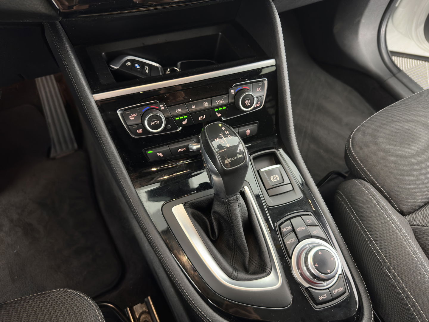BMW 2 Serie Active Tourer 225xe Sport-Line Centennial High Executive Aut. *FULL-LED | NAVI-FULLMAP | HEATED-SPORTSEATS | ECC | PRIVACY-GLASS | PDC | CRUISE | 18''ALU*